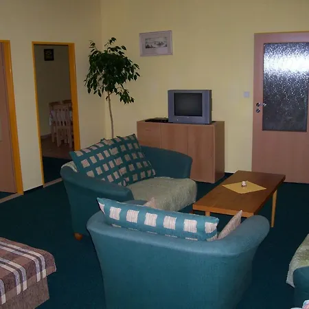 Apartmanovy Dum Obecna Skola Lejlighed *