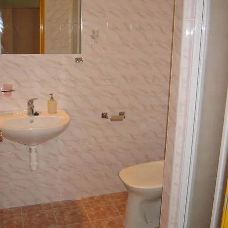 Apartmanovy Dum Obecna Skola Lejlighed *