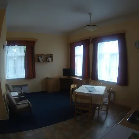 Apartmanovy Dum Obecna Skola * Svetlik